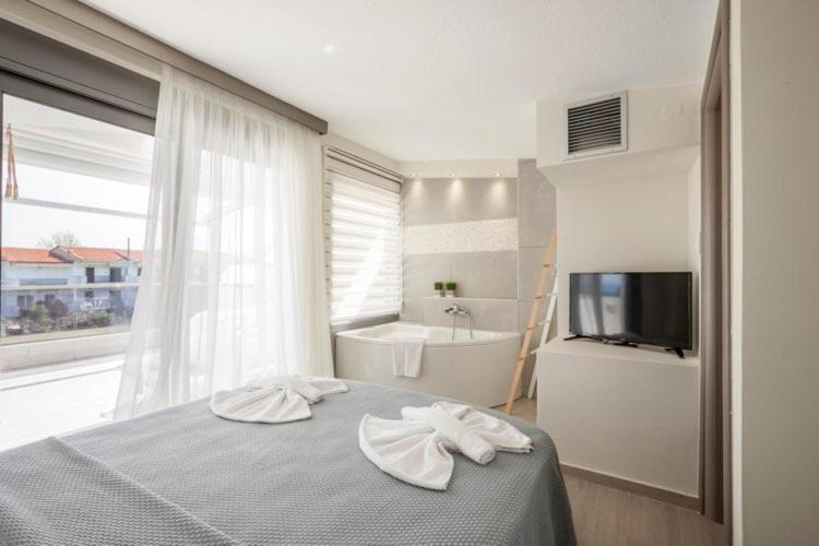 Hanioti Suite Maisonette In Front Of The Sea 외부 사진